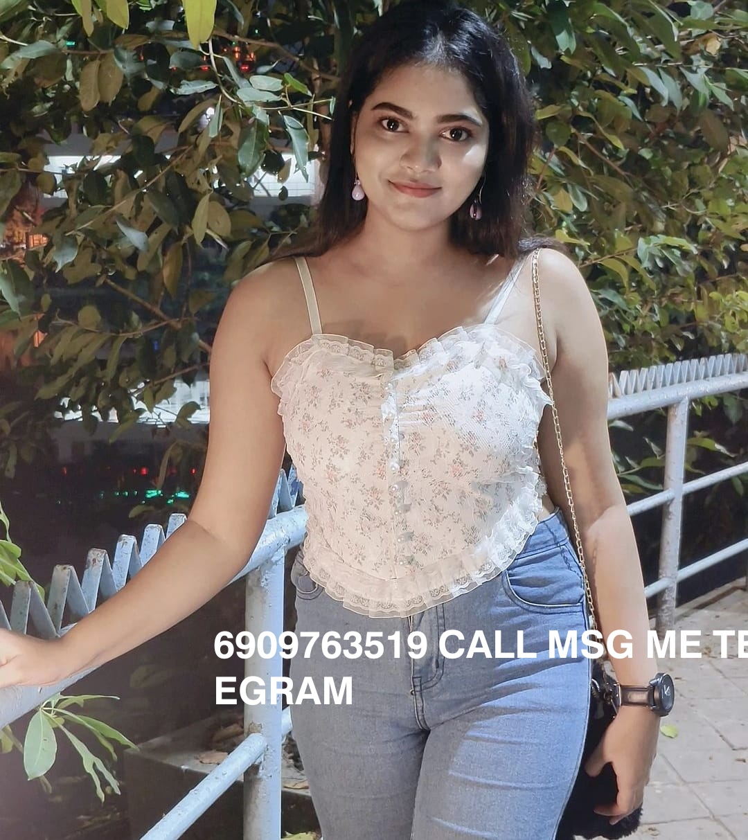 CHINAR PARK AVAILABLE BEST INDEPENDENT COLLEGE GIRLS SERVICE