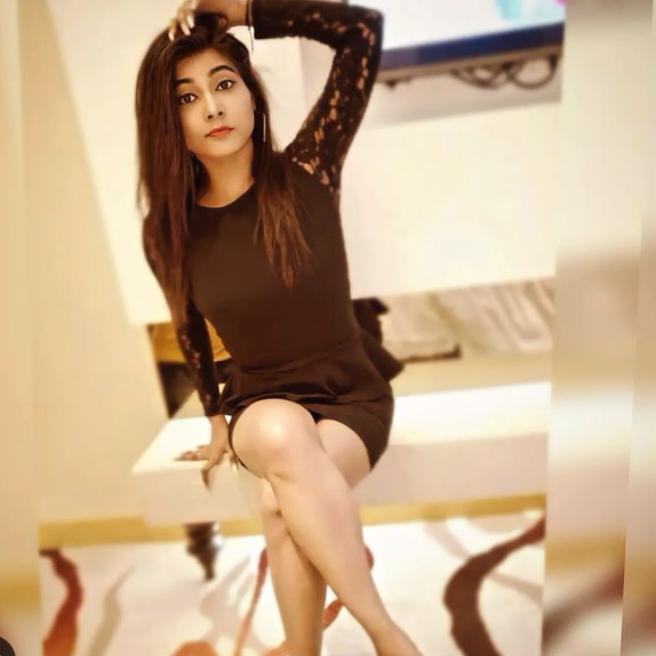 Night queen Naina Kapoor college girls escort