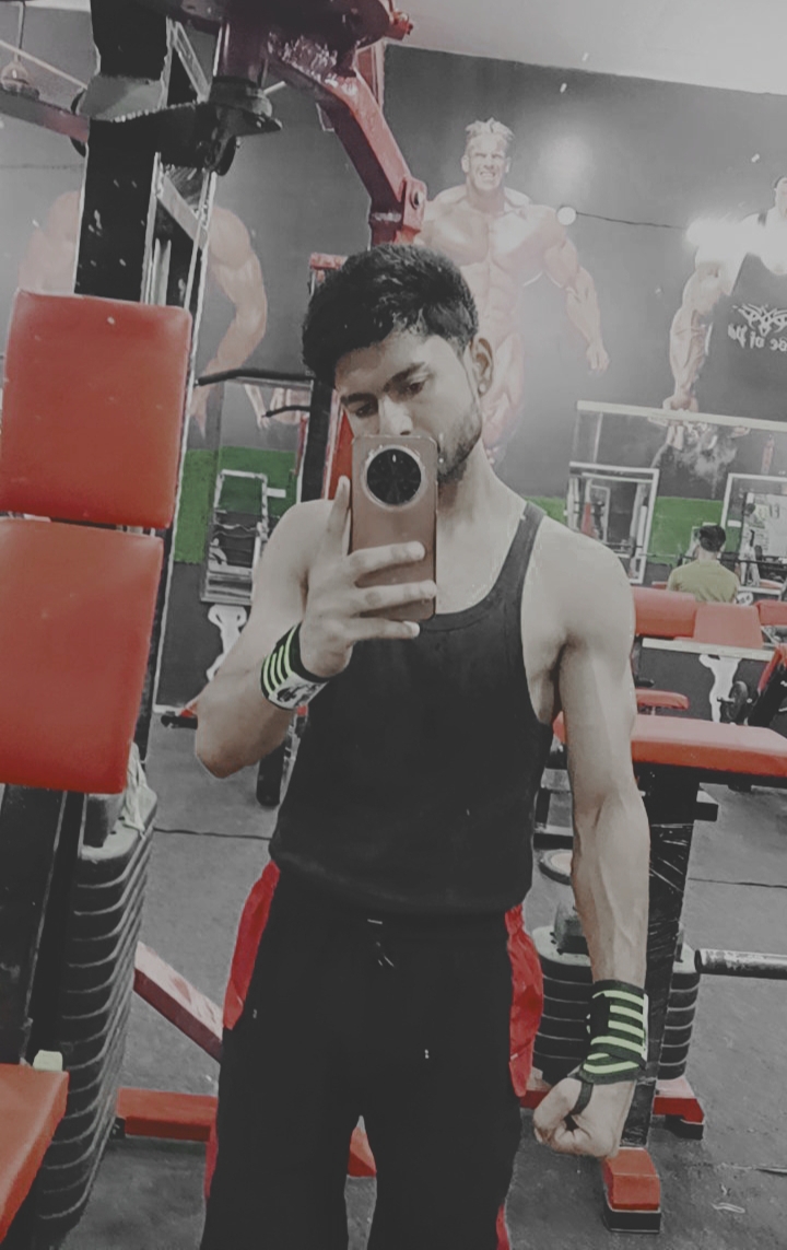 My name is varun Age  I m gym boy....